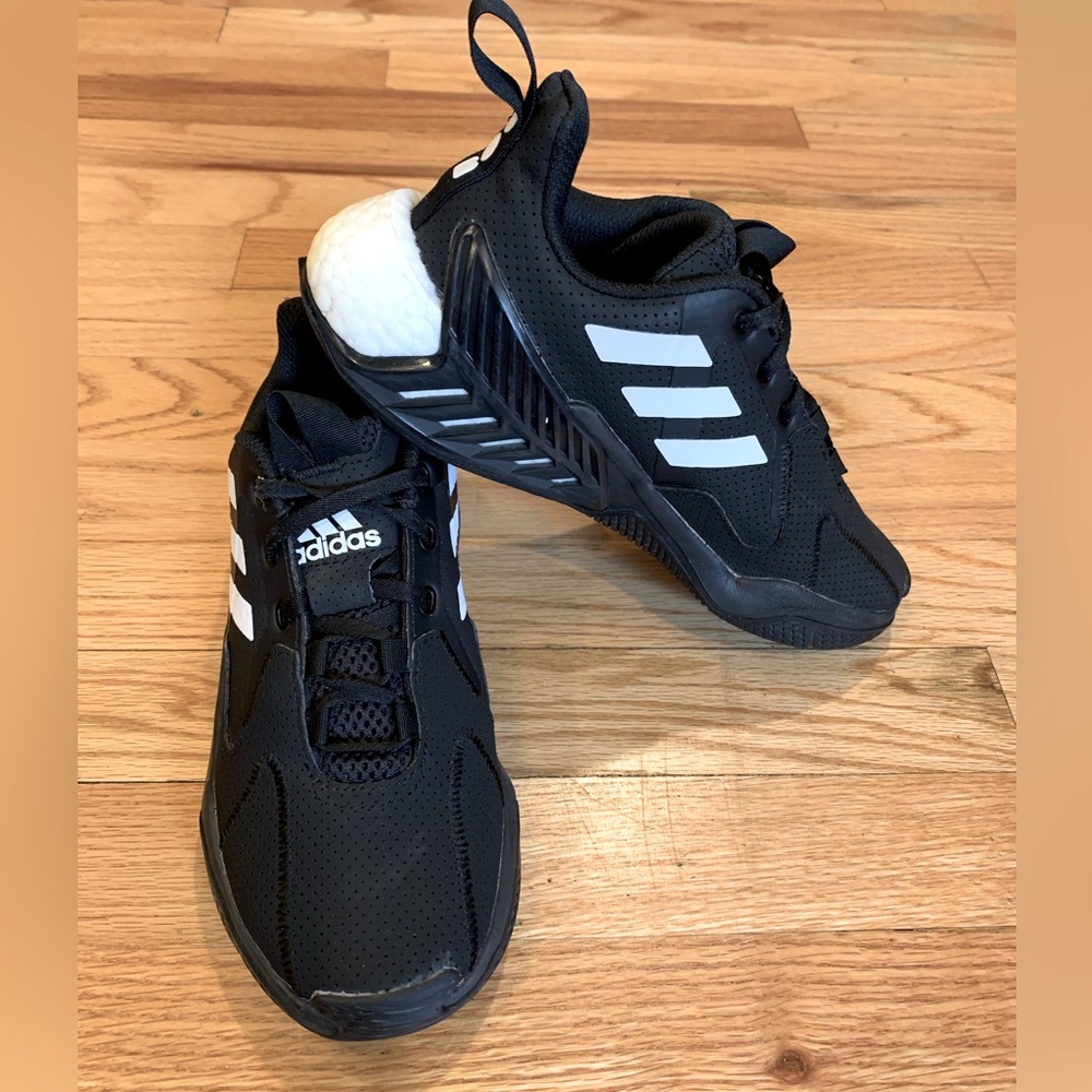 Kids Adidas Shoes ( size 4) Color Black